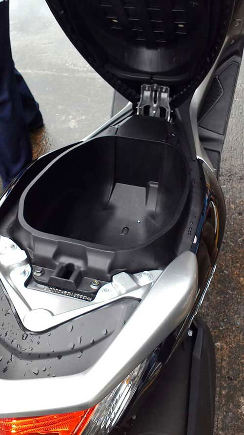 Xe tay ga Yamaha Nmax gi&aacute; rẻ tr&igrave;nh l&agrave;ng